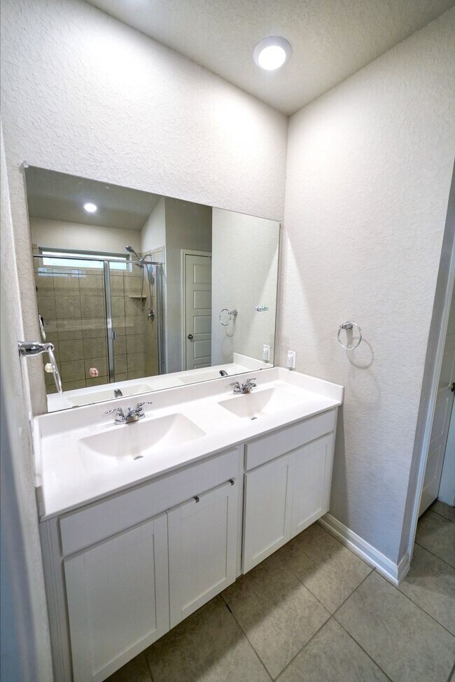 Building Photo - Gorgeous 4-Bedroom Home in Westpointe East...