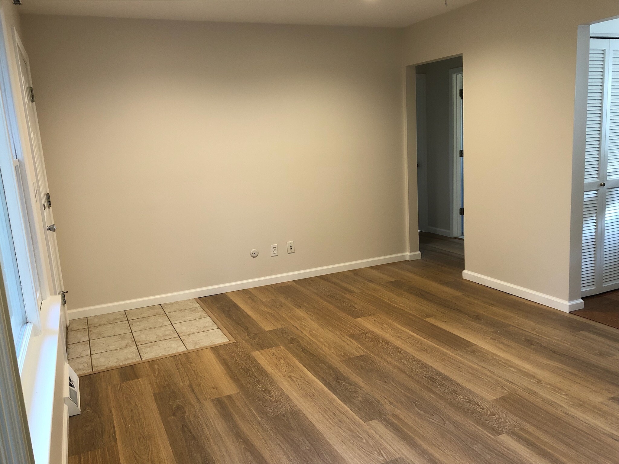 Building Photo - 106 E 2nd St