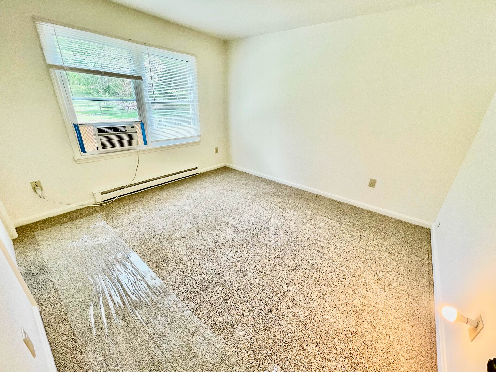 Building Photo - 25 Camelot Ct