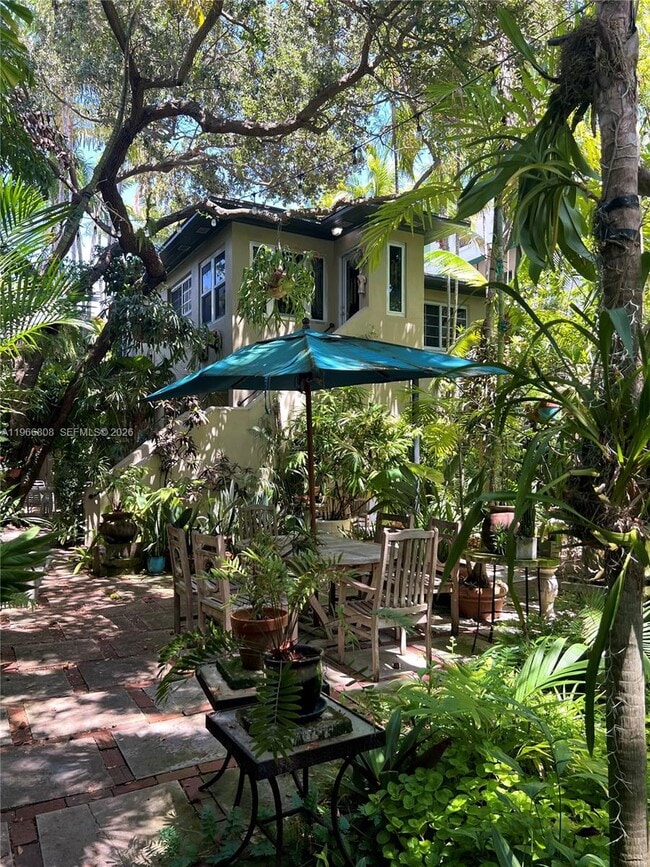 Building Photo - 814 Michigan Ave