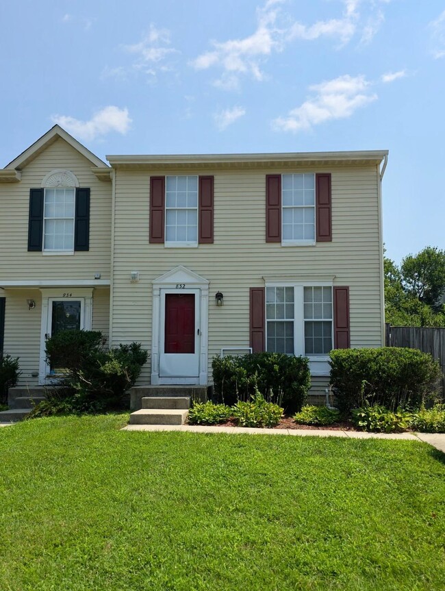Building Photo - 832 Nutmeg Ct