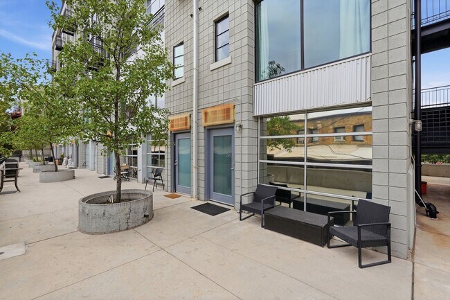 Building Photo - 360 W 300 S