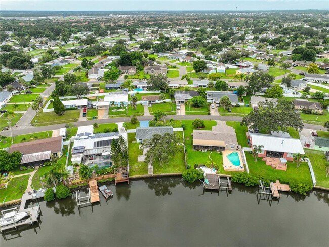 Building Photo - 423 Flamingo Dr