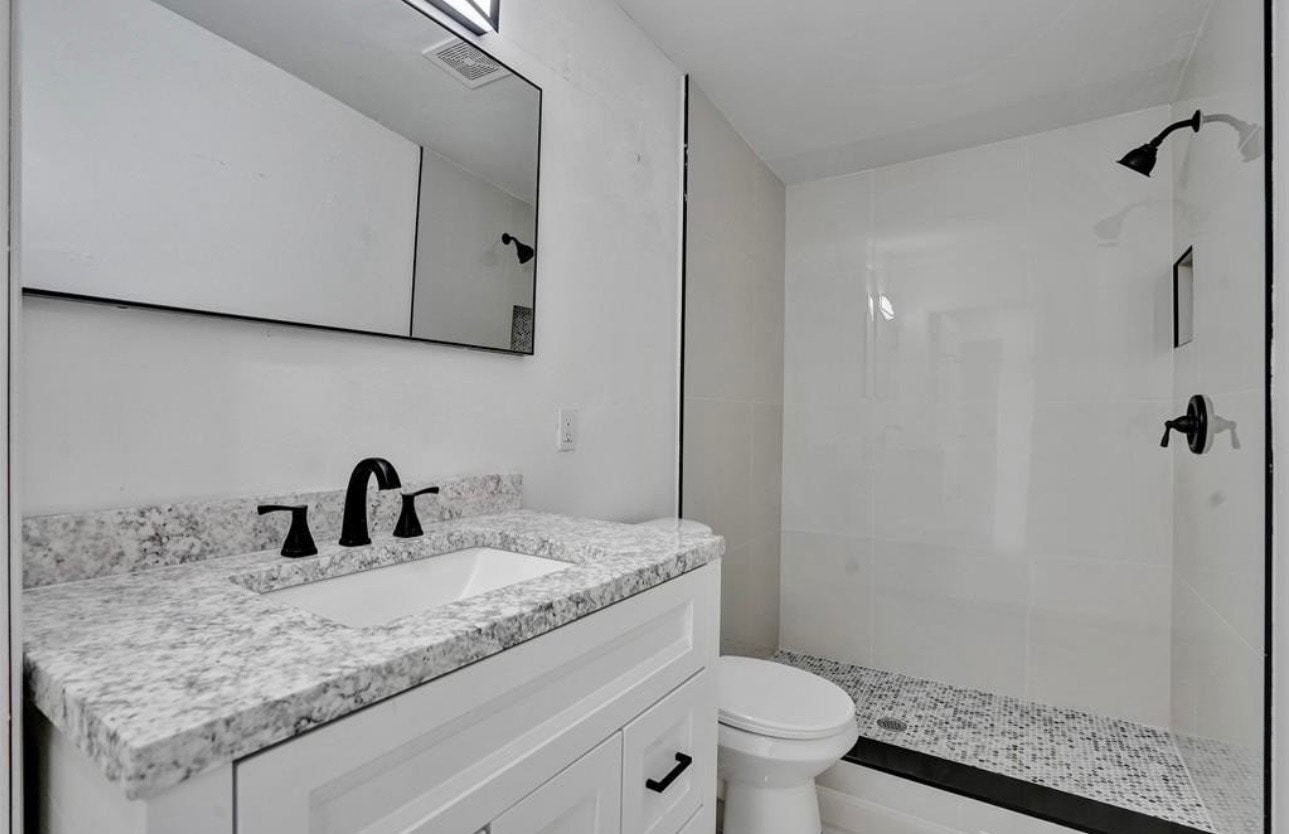 Bathroom - 1632 Lauderdale Manor Dr