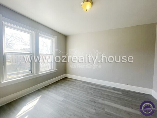 Building Photo - 1031 N Michigan St