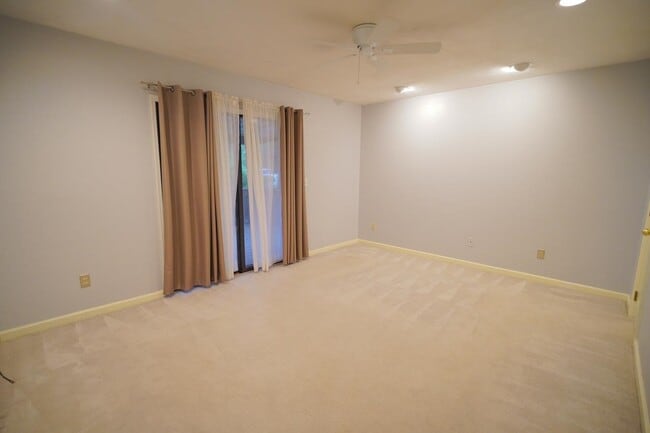 Building Photo - 4424 Stratfordshire Ct