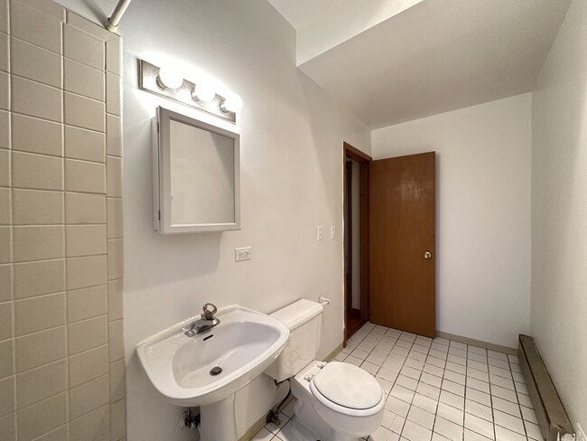 Building Photo - 640 W Barry Ave