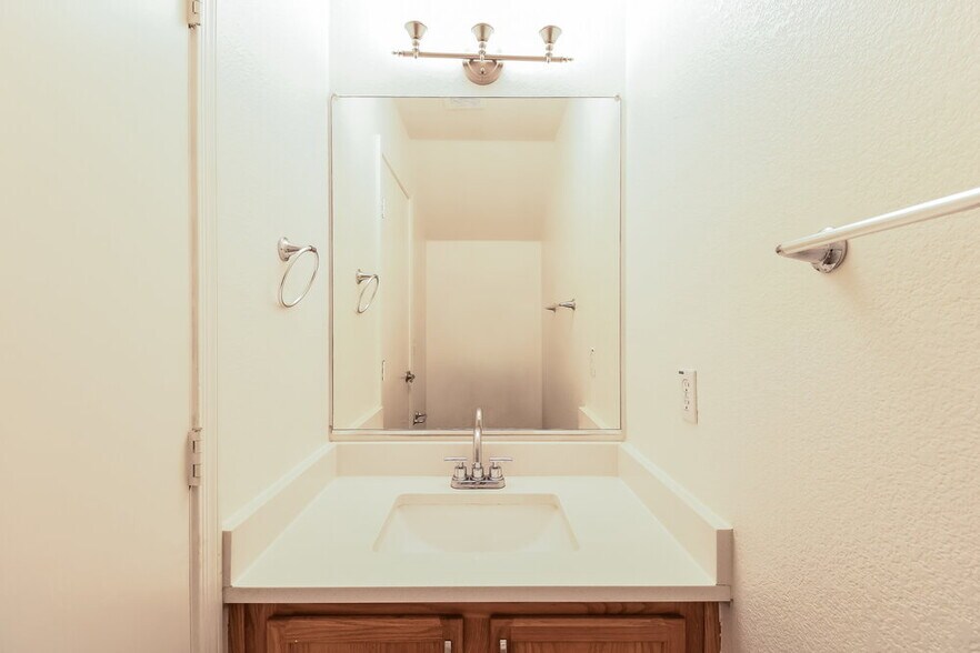 Building Photo - 8918 E Oro Cir