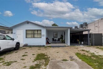 Building Photo - 3925 SW 88th Pl
