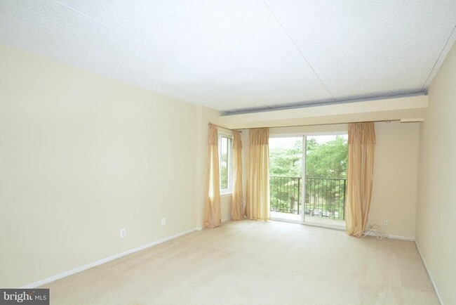 Building Photo - 75 S Reynolds St