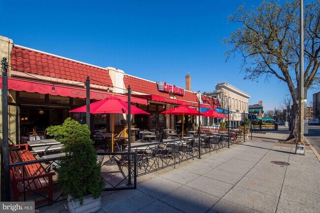 Building Photo - 4201 Cathedral Ave NW