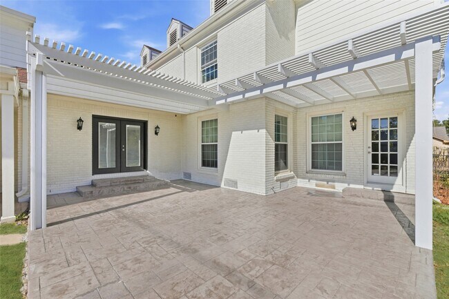 Building Photo - 6666 Fairfield St