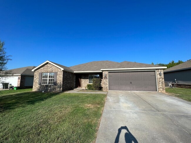 Primary Photo - Very nice 4 bed 2 bath home