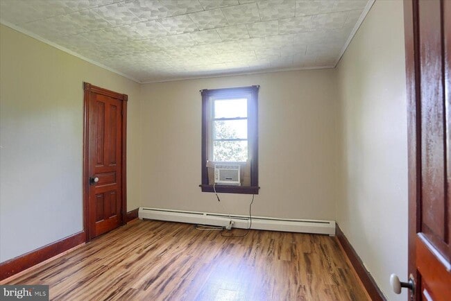Building Photo - 115 3rd St
