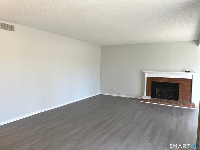 Building Photo - 289 Heritage Vlg