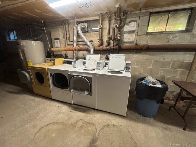 Building Photo - 168 Highview Ave