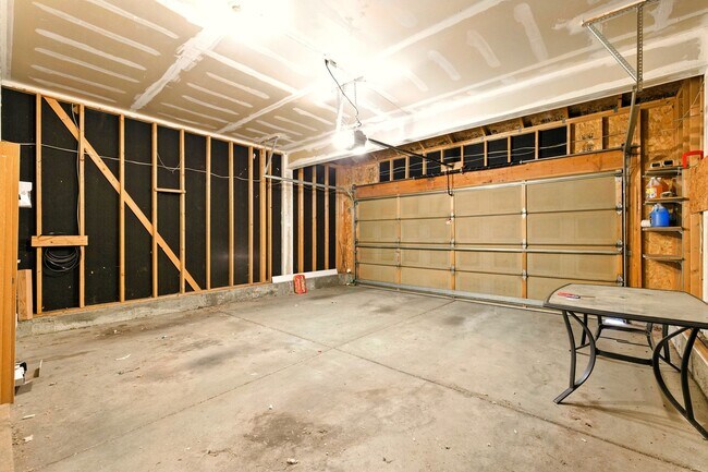 Building Photo - Amazing 3 Bed 4 Bath Highlands Ranch House...