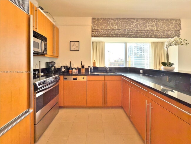 Building Photo - 1435 Brickell Ave