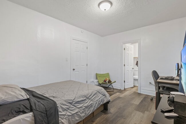 Building Photo - 722 S 700 E