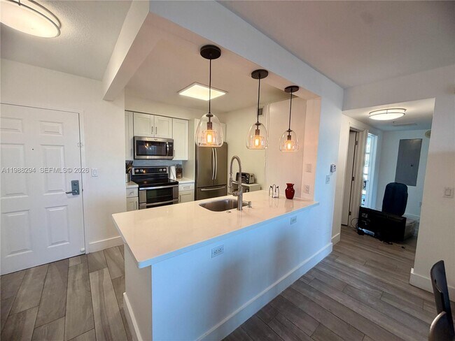 Building Photo - 900 SW 8th St