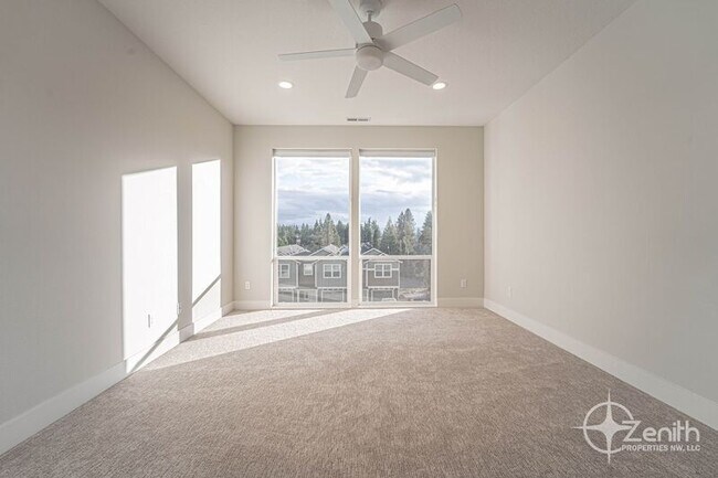 Building Photo - 2375 N R St