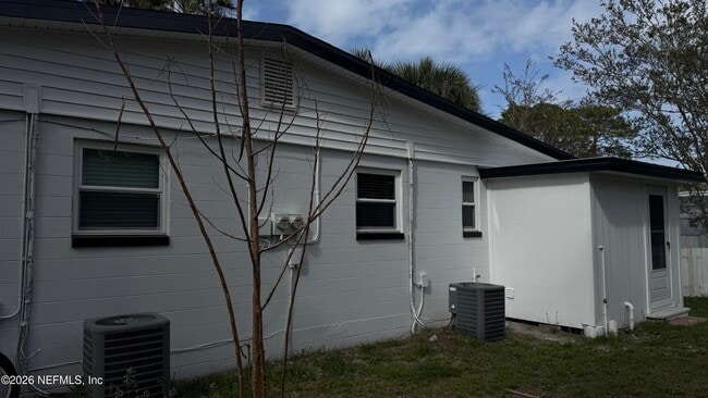 Building Photo - 696 Kestner Rd