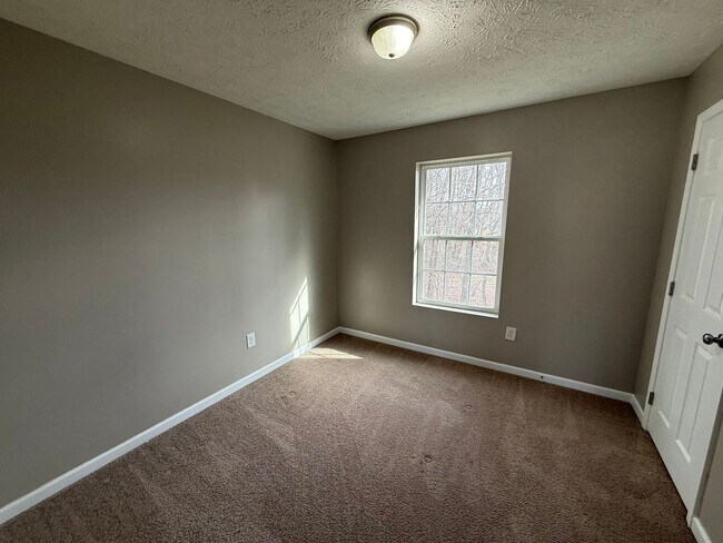 Building Photo - 3 bedroom 2 bath Single Family Home White Pine, TN