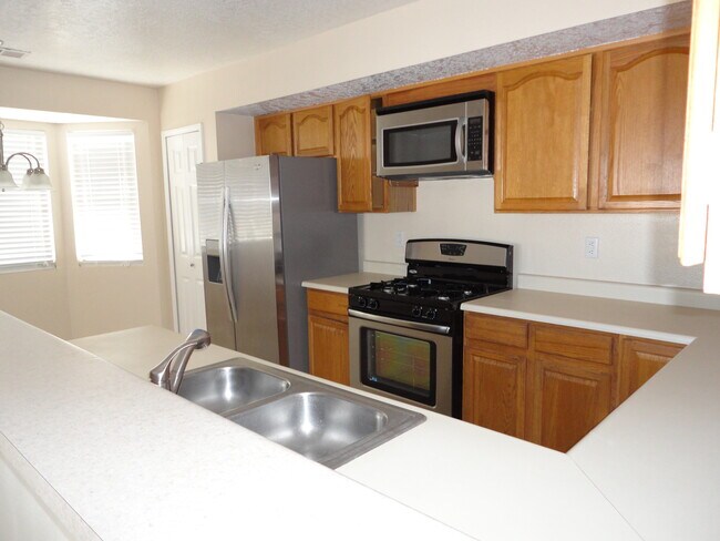 Building Photo - 6801 Augusta Hills Dr NE