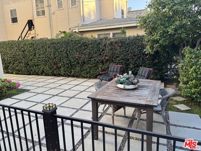 Building Photo - 245 S Swall Dr