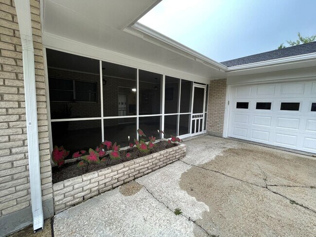 Building Photo - 2221 77th Ave