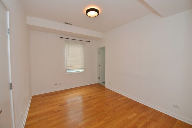 Building Photo - 1623 W Wolfram St