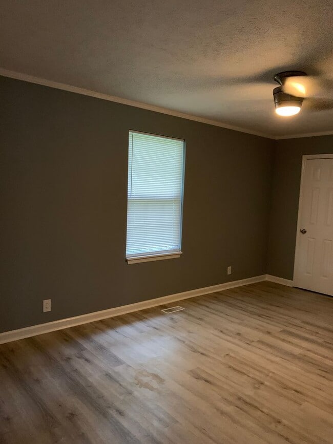 Building Photo - Mount Juliet three bedroom two bath in the...