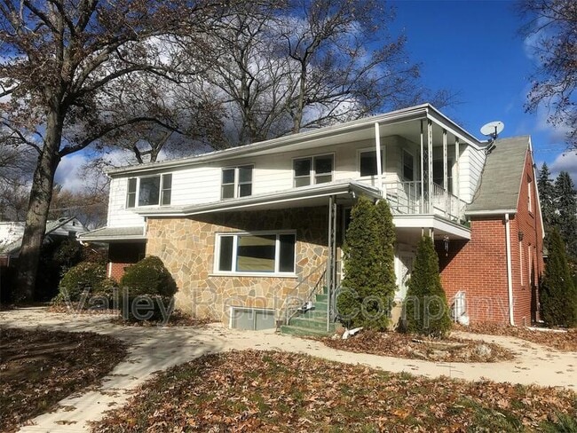 Building Photo - 72 Lyman St