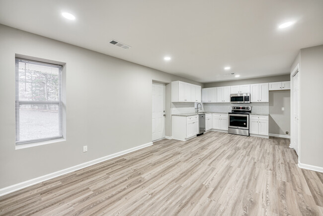 Building Photo - Saddle Club