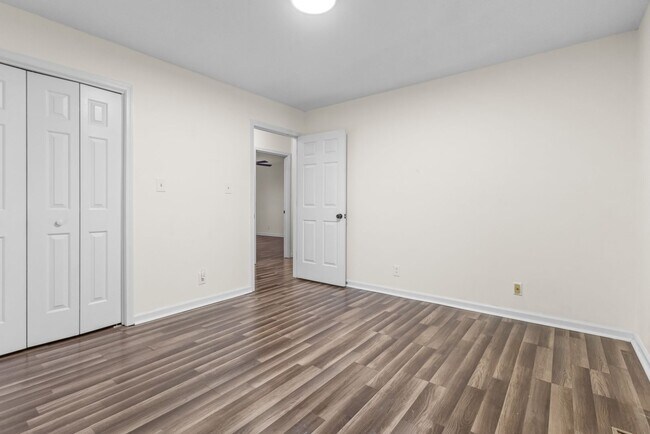 Building Photo - Beautiful Condo in Sango