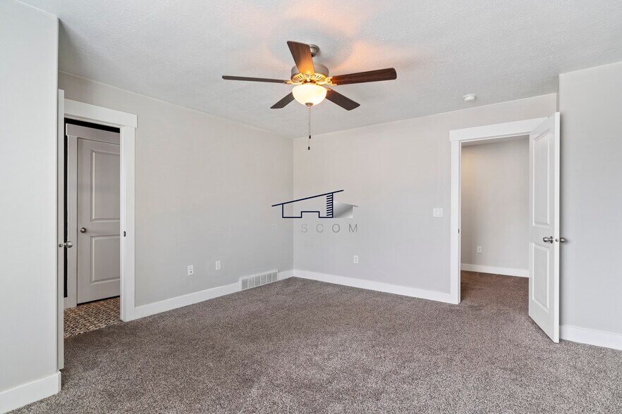 Building Photo - 6471 S Aspen Ln