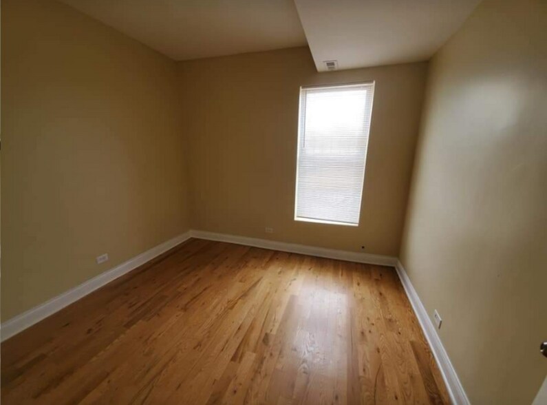 Building Photo - 6507 S Ingleside Ave