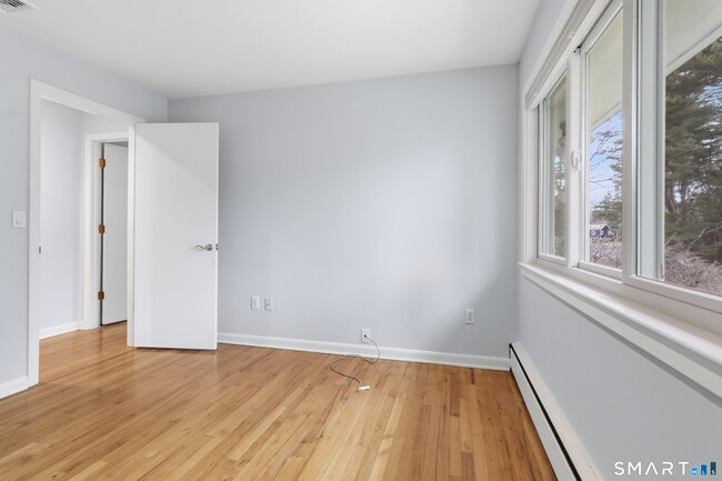 Building Photo - 2 Rockyfield Rd