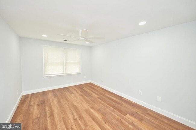 Building Photo - 9900 Kingsbridge Dr