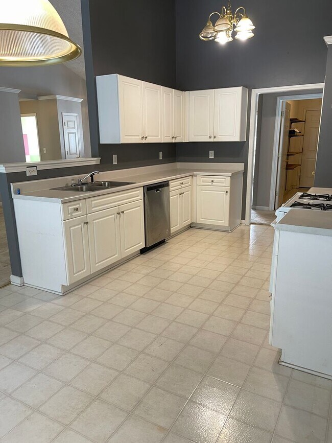 Building Photo - Ranch on full basement