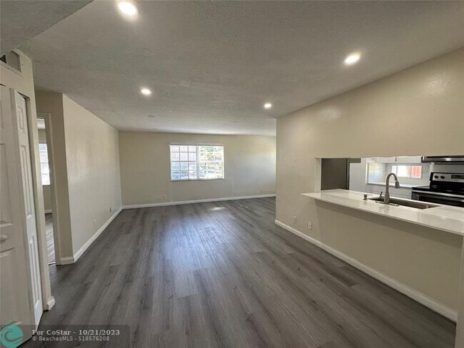 Building Photo - 401 SW 86th Ave