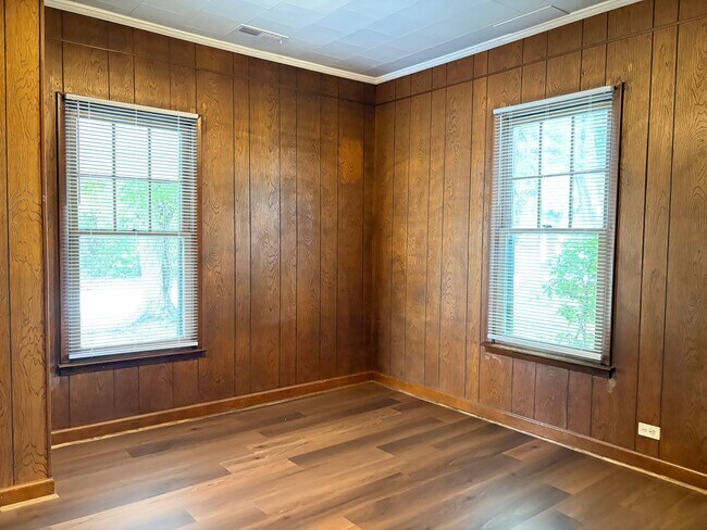 Building Photo - 507 Irene St