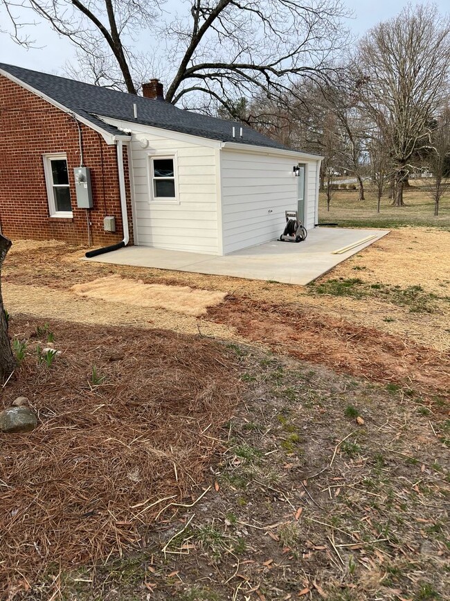 Building Photo - Charming Renovated Summerfield Cottage