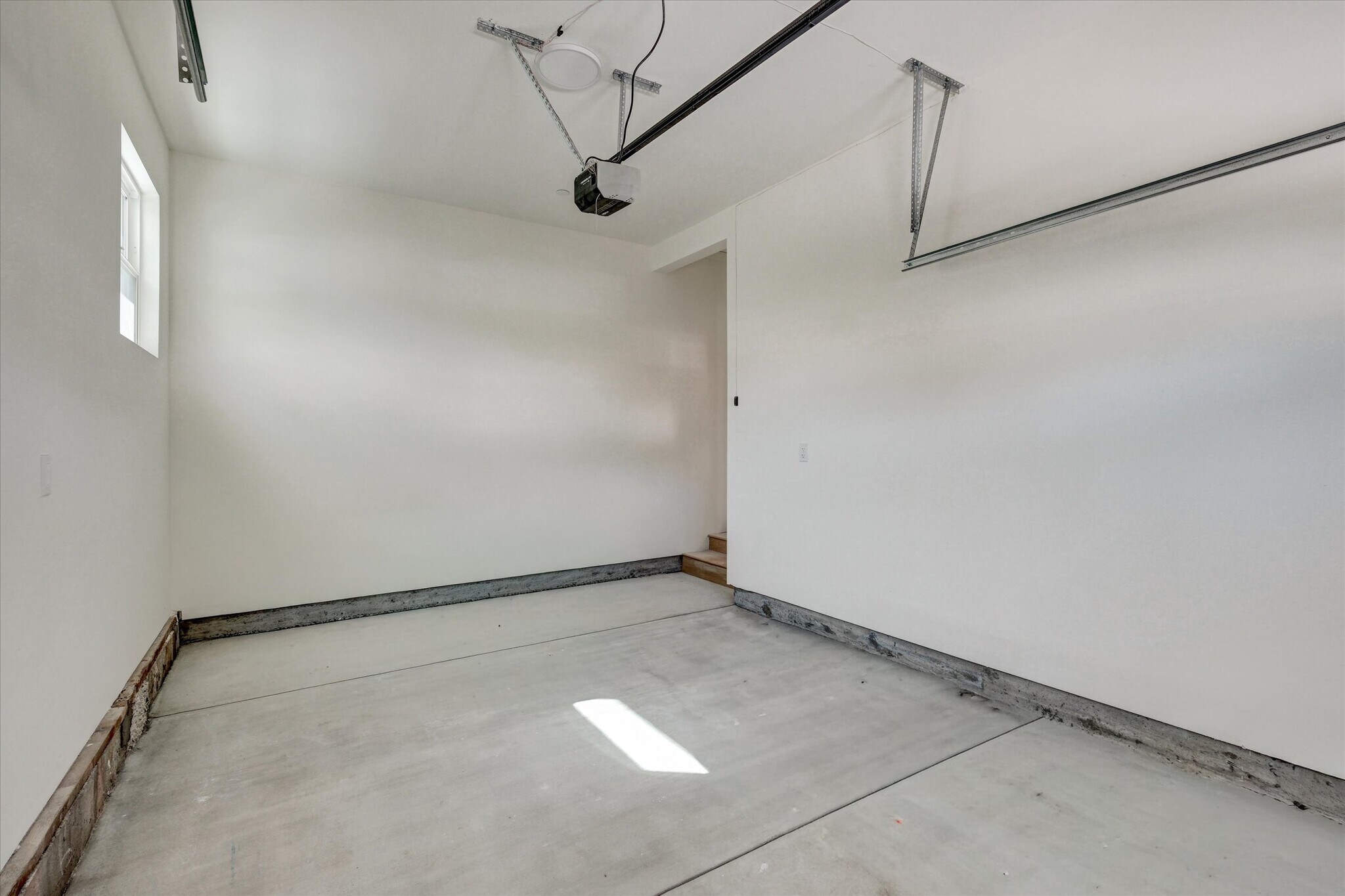 Building Photo - 5348 Thornburn St