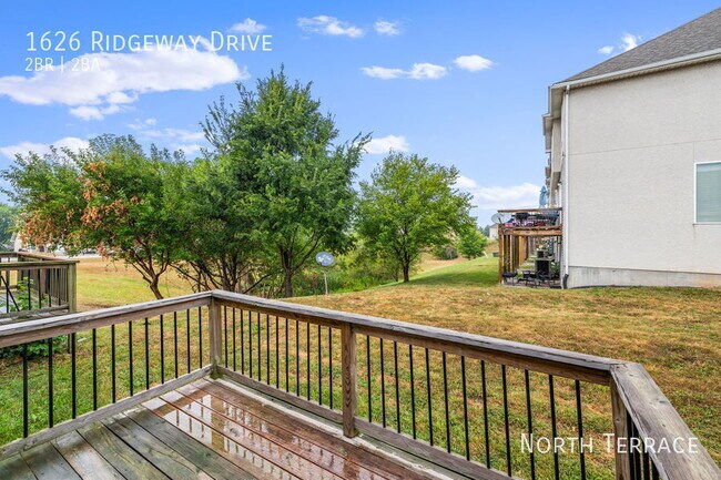 Building Photo - ? Gorgeous 2-Bedroom Townhome with a Huge ...