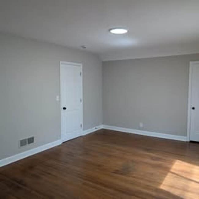 Building Photo - House for Rent