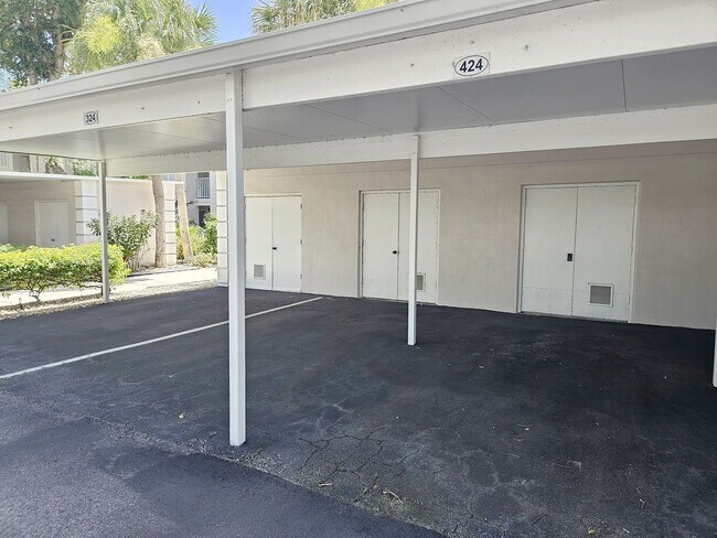 Building Photo - Gorgeous Seasonal Short-Term 2 Bedroom 2 Bathroom 2nd Floor Condo with Golf Transfer at Farmingto...