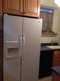 Building Photo - Terrific College Avenue 3 bed/2 bath house - 3 blocks from The Hill