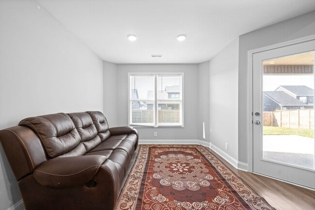 Building Photo - 3 Bedroom 3 Bath Home with Bonus Room For Rent!