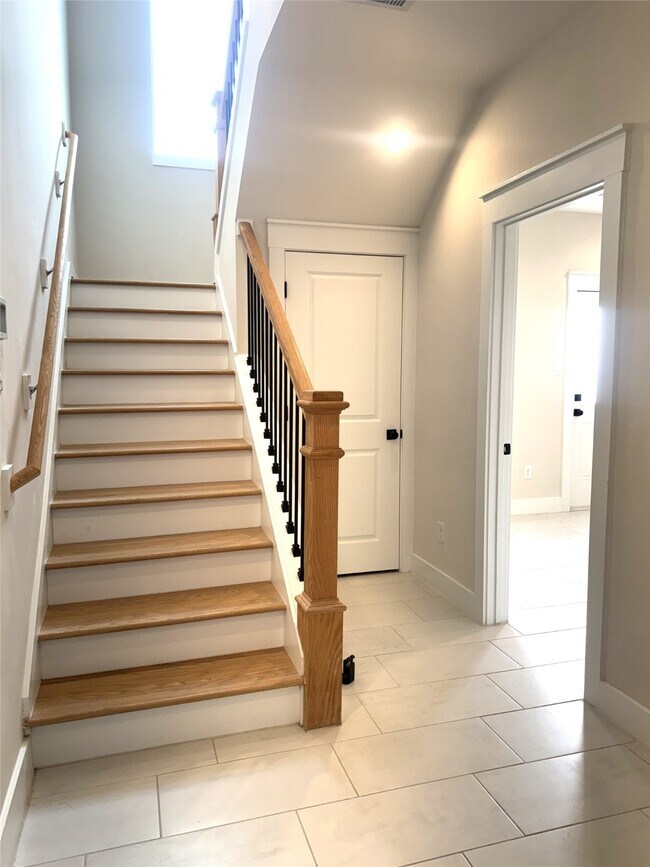 Building Photo - 5338 Donovan Gdns Ln